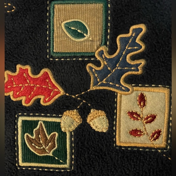 XL navy blue Bobbie Brooks top with leaves and acorns - Picture 7 of 9